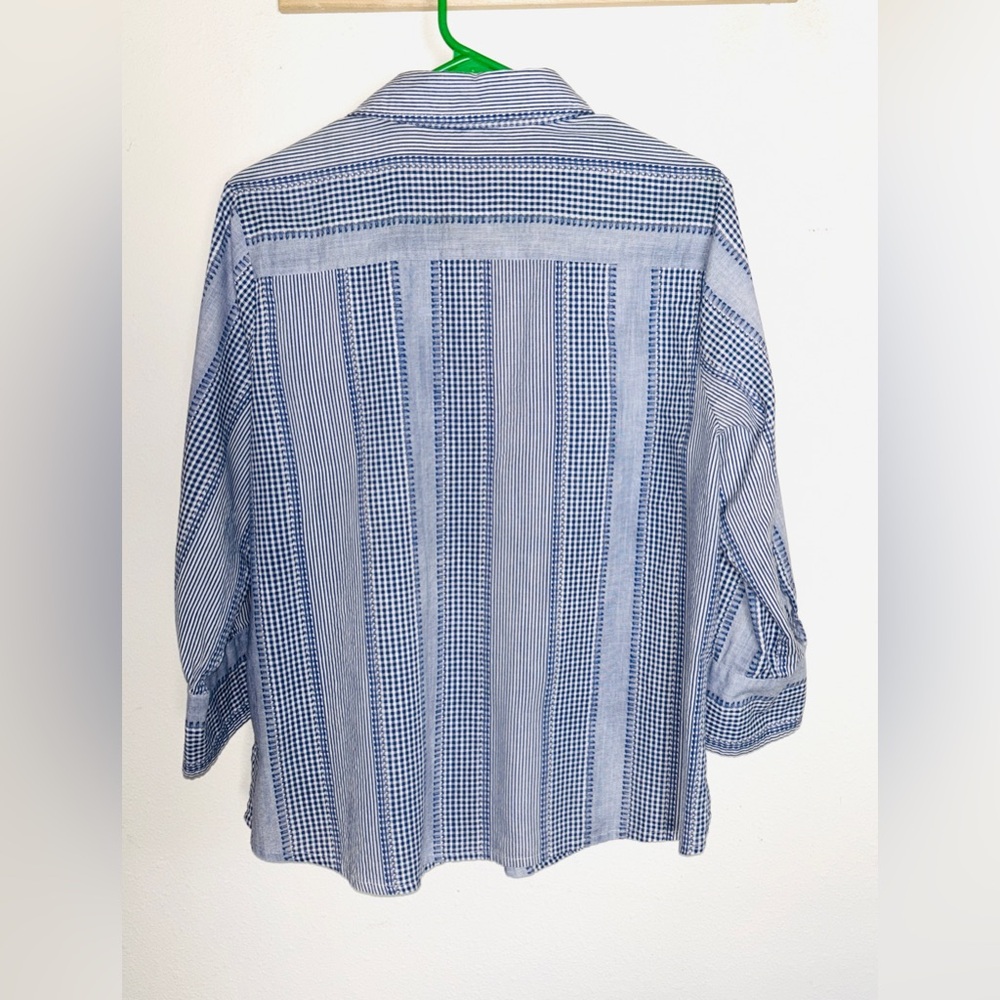 XL Crisp Cotton Button Down Top - Picture 2 of 5